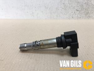 Zündspule van een Volkswagen Golf IV (1J1) 1.6 16V 2003
