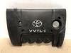 Engine cover from a Toyota Corolla (E12), 2002 / 2007 1.8 16V TS VVT-i, Hatchback, Petrol, 1.794cc, 141kW (192pk), FWD, 2ZZGE, 2001-11 / 2007-02, ZZE123 2002