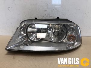 Used Headlight, left Volkswagen Sharan (7M8/M9/M6) 1.9 TDI 115 Price € 65,00 Margin scheme offered by Van Gils Automotive