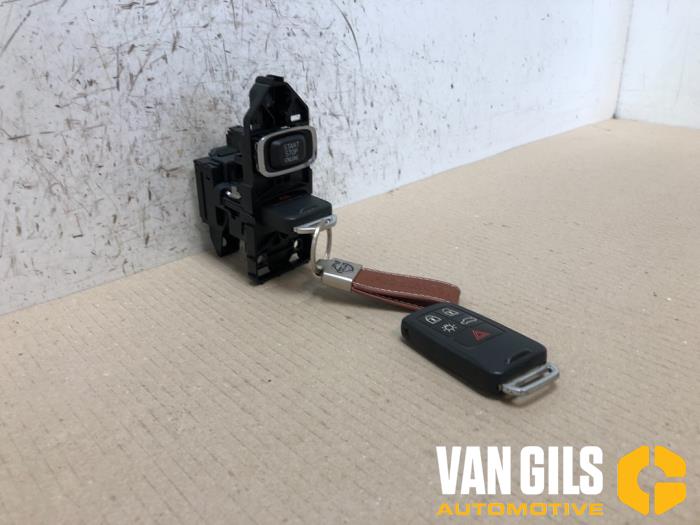 Cerradura de contacto y llave de un Volvo XC60 I (DZ) 2.0 D3 20V 2014