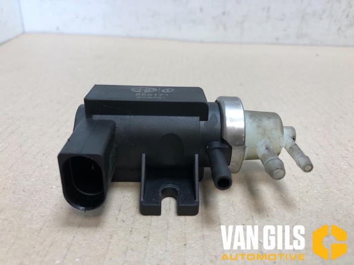 Usagé Divers Volkswagen Touran (1T1/T2) 2.0 TDI DPF Cross Touran Prix € 30,00 Règlement à la marge proposé par Van Gils Automotive