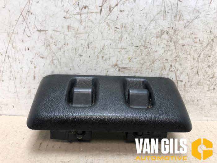 Usados Interruptor de ventanilla eléctrica Rover 25 1.4 16V Precio € 40,00 Norma de margen ofrecido por Van Gils Automotive