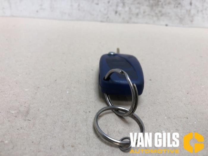 Używane Klucz Fiat Stilo (192A/B) 1.6 16V 3-Drs. Cena € 30,00 Procedura marży oferowane przez Van Gils Automotive