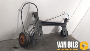 Usagé Arbre entraînement roue avant Toyota Aygo (B40) 1.0 12V VVT-i Prix € 200,00 Règlement à la marge proposé par Van Gils Automotive