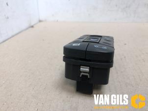 Used Electric window switch Opel Signum (F48) 2.2 DGI 16V Price € 40,00 Margin scheme offered by Van Gils Automotive