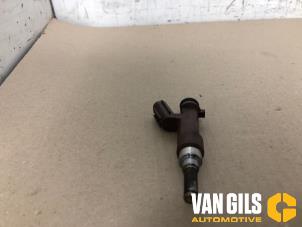 Used Injector (petrol injection) Toyota Aygo (B40) 1.0 12V VVT-i Price € 49,99 Margin scheme offered by Van Gils Automotive