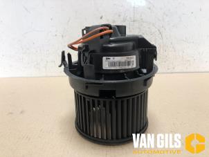 Usados Motor de ventilador de calefactor Toyota Aygo (B40) 1.0 12V VVT-i Precio € 59,99 Norma de margen ofrecido por Van Gils Automotive