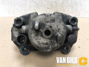 Used Front brake calliper, right Opel Signum (F48) 2.2 DGI 16V Price € 70,00 Margin scheme offered by Van Gils Automotive