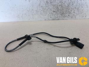 ABS-sensor från en Ford Fiesta 6 (JA8) 1.6 TDCi 16V ECOnetic 2013