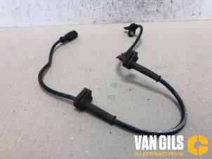 ABS-sensor från en Ford Fiesta 6 (JA8) 1.6 TDCi 16V ECOnetic 2013