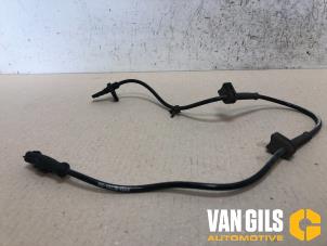 ABS-sensor från en Ford Fiesta 6 (JA8) 1.6 TDCi 16V ECOnetic 2013