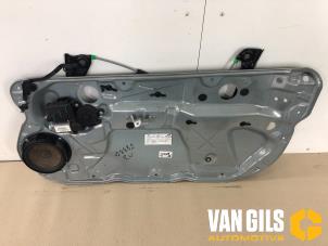 Usagé Mécanique vitre 2portes avant droite Volkswagen Polo IV (9N1/2/3) 1.4 16V 75 Prix € 50,00 Règlement à la marge proposé par Van Gils Automotive