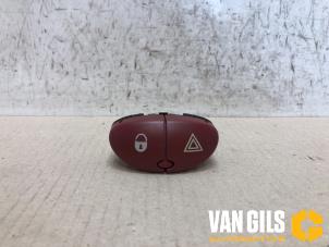 Used Panic lighting switch Peugeot 206 (2A/C/H/J/S) 1.4 XR,XS,XT,Gentry Price € 30,00 Margin scheme offered by Van Gils Automotive
