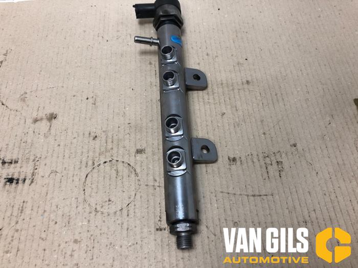 Fuel injector nozzle from a Land Rover Range Rover Sport (LW) 3.0 TDV6 2019