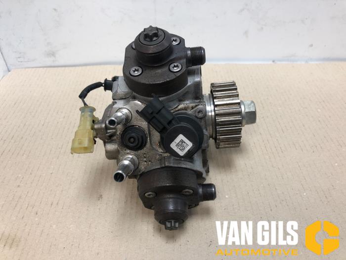 Mechanical fuel pump from a Land Rover Range Rover Sport (LW) 3.0 TDV6 2019