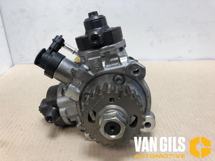 Mechanical fuel pump from a Land Rover Range Rover Sport (LW) 3.0 TDV6 2019