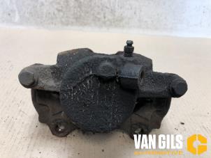 Używane Zacisk hamulcowy prawy przód Fiat Stilo (192A/B) 1.6 16V 3-Drs. Cena € 70,00 Procedura marży oferowane przez Van Gils Automotive
