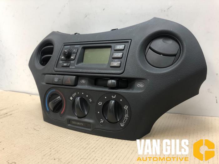 Heater control panel from a Toyota Yaris (P1) 1.3 16V VVT-i 2003