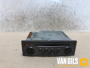 Gebrauchte Radio CD Spieler Renault Scénic II (JM) 1.6 16V Preis € 75,00 Margenregelung angeboten von Van Gils Automotive