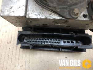 ABS Pumpe van een Kia Cee'd Sporty Wagon (EDF) 2.0 CRDi 16V 140 2008