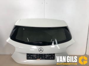 Usados Portón trasero Mercedes A (W176) 1.6 A-180 16V Precio € 300,00 Norma de margen ofrecido por Van Gils Automotive