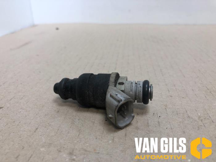 Injector (petrol injection) from a Mitsubishi Colt (Z2/Z3) 1.3 16V 2005