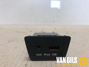 Used AUX / USB connection Hyundai iX35 (LM) 2.0 16V 4x4 Price on request offered by Van Gils Automotive