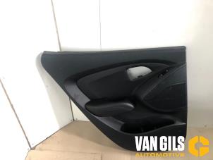 Usados Tapizado de puerta de 4 puertas izquierda detrás Hyundai iX35 (LM) 2.0 16V 4x4 Precio de solicitud ofrecido por Van Gils Automotive