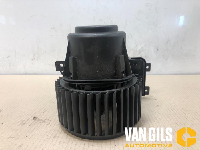 Heating and ventilation fan motor from a Volkswagen Transporter T5 2.5 TDi PF 2009