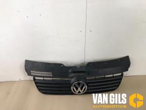 Używane Grill Volkswagen Transporter T5 2.5 TDi PF Cena na żądanie oferowane przez Van Gils Automotive
