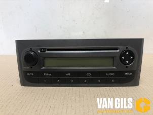 Używane Radioodtwarzacz CD Fiat Grande Punto (199) 1.3 JTD Multijet 16V Cena € 66,00 Procedura marży oferowane przez Van Gils Automotive
