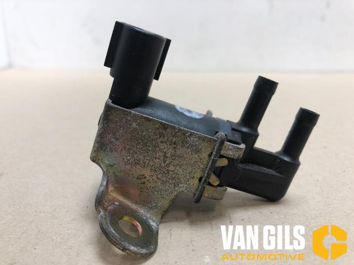Vacuum valve from a Daihatsu YRV (M2) 1.3 16V DVVT 2001