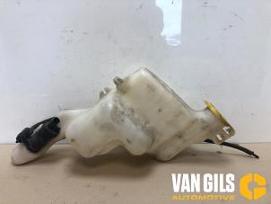 Usados Depósito de lavaparabrisas delante Dodge Caliber 1.8 16V Precio de solicitud ofrecido por Van Gils Automotive