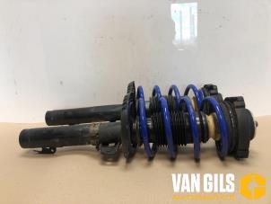 Used Shock absorber kit Volkswagen Polo IV (9N1/2/3) 1.4 16V 75 Price € 100,00 Margin scheme offered by Van Gils Automotive
