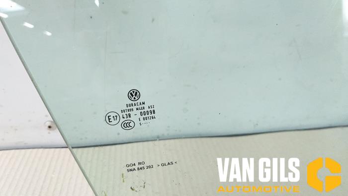 Vitre avant droite d'un Volkswagen Tiguan (AD1) 2.0 TDI 16V BlueMotion Techn.SCR 4Motion 2016