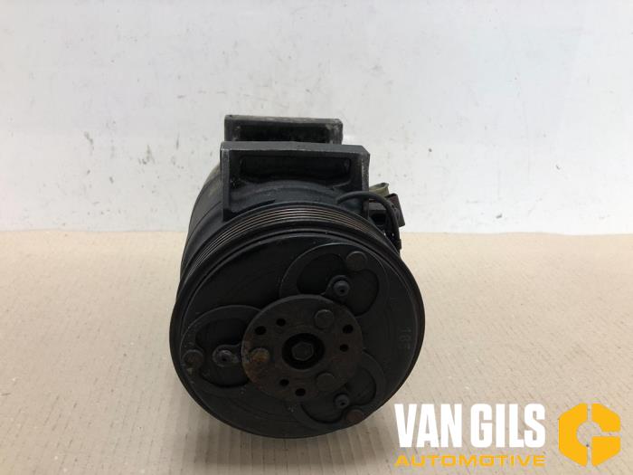 Air conditioning pump from a Volvo V70 (SW) 2.4 D5 20V 2003