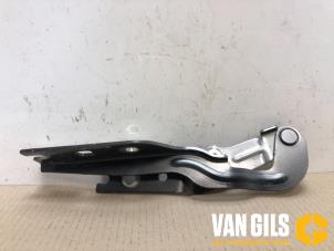 Usagé Charnière capot Volkswagen Golf VII (AUA) Prix € 45,98 Prix TTC proposé par Van Gils Automotive