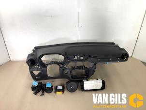 Usados Airbag set + dashboard Mercedes B (W246,242) 2.2 B-220 CDI BlueEFFICIENCY 16V Precio € 1.299,99 Norma de margen ofrecido por Van Gils Automotive