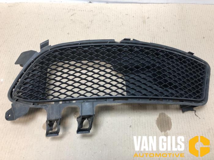 Front bumper, right-side component from a Mercedes-Benz A (W176) 2.0 A-45 AMG Turbo 16V 4-Matic 2015