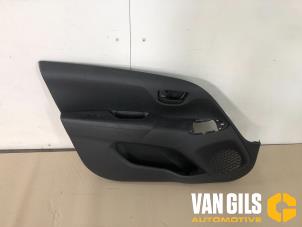 Usados Tapizado de puerta de 4 puertas izquierda delante Peugeot 108 1.0 12V Precio de solicitud ofrecido por Van Gils Automotive