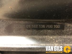 Usagé Plaque de protection feu antibrouillard droit Peugeot 108 1.0 12V Prix sur demande proposé par Van Gils Automotive