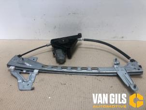 Używane Mechanizm szyby prawej przedniej wersja 4-drzwiowa Peugeot 108 1.0 12V Cena na żądanie oferowane przez Van Gils Automotive