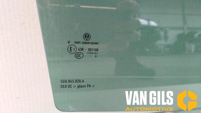 Rear door window 4-door door, rear right from a Volkswagen Golf VII (AUA) 1.2 TSI 16V 2018