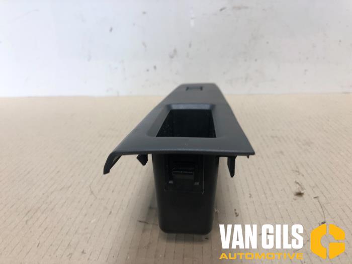 Usados Interruptor de ventanilla eléctrica Mazda 5 (CR19) 1.8i 16V Precio € 30,00 Norma de margen ofrecido por Van Gils Automotive