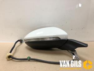 Używane Lusterko zewnetrzne prawe Volkswagen Golf VII (AUA) 1.2 TSI 16V Cena € 99,22 Z VAT oferowane przez Van Gils Automotive