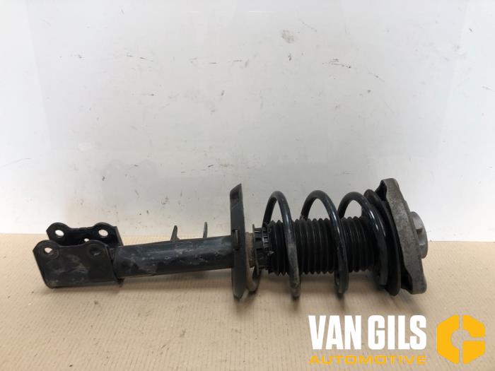 Front shock absorber rod, left from a Mercedes-Benz B (W246,242) 2.2 B-220 CDI BlueEFFICIENCY 16V 2019