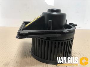 Usados Motor de ventilador de calefactor Audi A3 (8L1) 1.6 Precio € 45,00 Norma de margen ofrecido por Van Gils Automotive