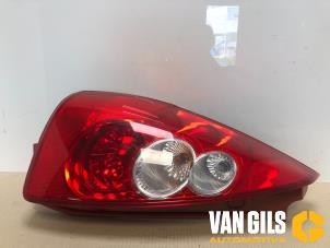 Usados Luz trasera izquierda Mazda 5 (CR19) 1.8i 16V Precio € 55,00 Norma de margen ofrecido por Van Gils Automotive