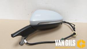 Used Wing mirror, left Volkswagen Golf VII (AUA) 1.2 TSI 16V Price € 99,22 Inclusive VAT offered by Van Gils Automotive