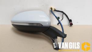 Used Wing mirror, right Volkswagen Golf VII (AUA) 1.2 TSI 16V Price € 99,22 Inclusive VAT offered by Van Gils Automotive